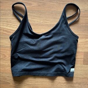 Vuori Halo Performance Crop in Black